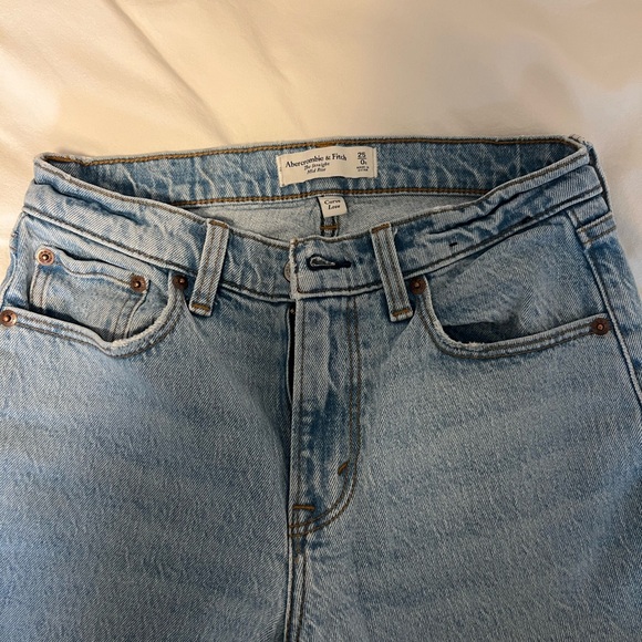 Abercrombie & Fitch curve love mid rise 90s straight jean, size 25, length short - Picture 3 of 4